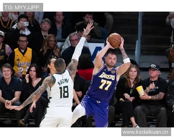 湖人雄鹿同为2胜2负NBA杯冠军次年小组赛双双出局